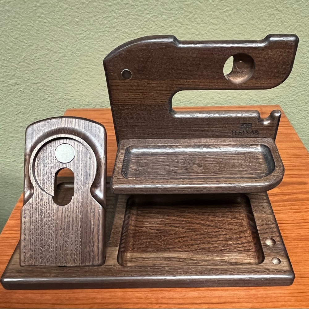 Teslyar Wood Docking Station in Ash
